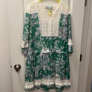 Tuckernuck floral tunic dress size small.